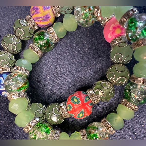 Beautiful Asian Style Beaded Bracelets - Picture 2 of 9